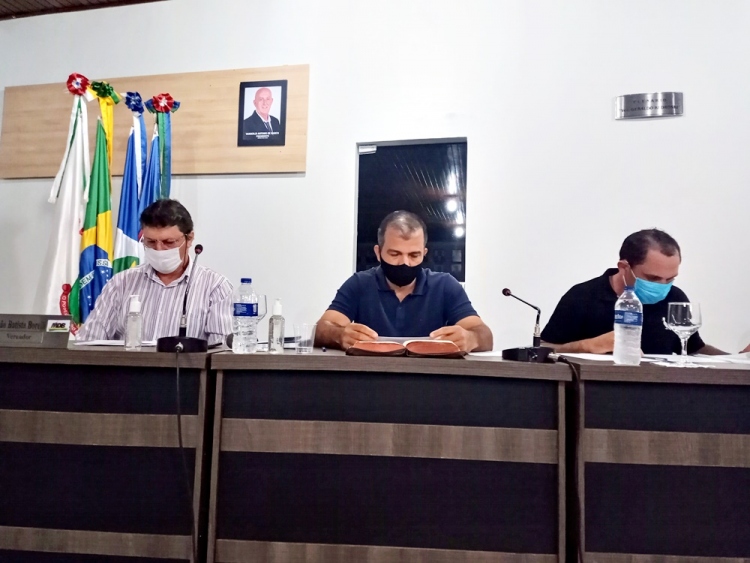 Vereadores pedem novos ve&iacute;culos para secretarias e PM em Uni&atilde;o do Sul